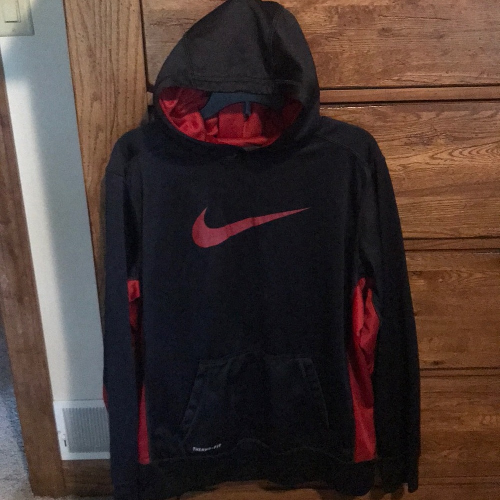 Boys Nike Therma-Fit hoodie